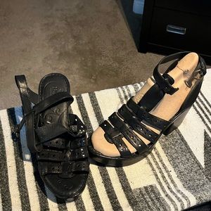 Born women's size 10 black wedges